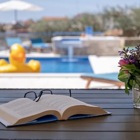 Blue Sky Villa Bol